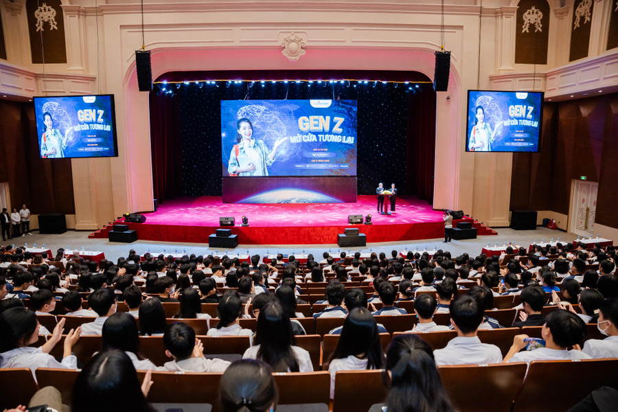 Hơn 1.300 đại biểu, trong đó có hàng nghìn học sinh THPT tại nhiều tỉnh/thành đã tham dự sự kiện.