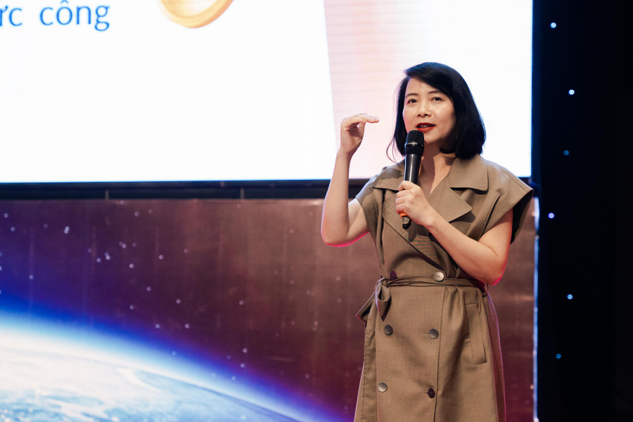 Diễn giả Hoàng Thị Mỹ Hạnh - Cán bộ lãnh đạo từ Tập đoàn Vingroup chia sẻ tại hội thảo.