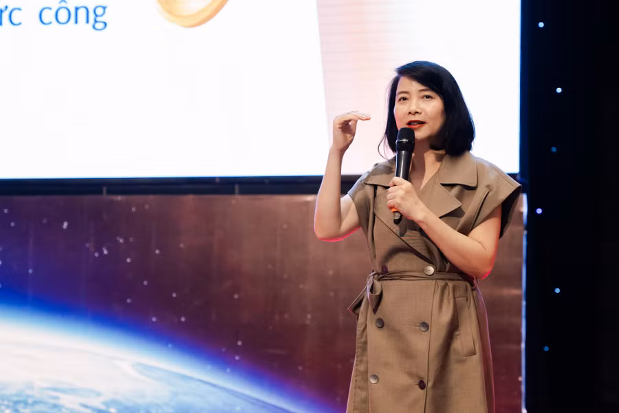 Diễn giả Hoàng Thị Mỹ Hạnh - Cán bộ lãnh đạo từ Tập đoàn Vingroup chia sẻ tại hội thảo. Diễn giả Hoàng Thị Mỹ Hạnh - Cán bộ lãnh đạo từ Tập đoàn Vingroup chia sẻ tại hội thảo.