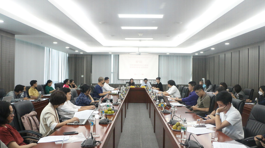 Các đại biểu tham dự họp báo chiều 28/11 tại trụ sở Ủy ban Dân tộc.