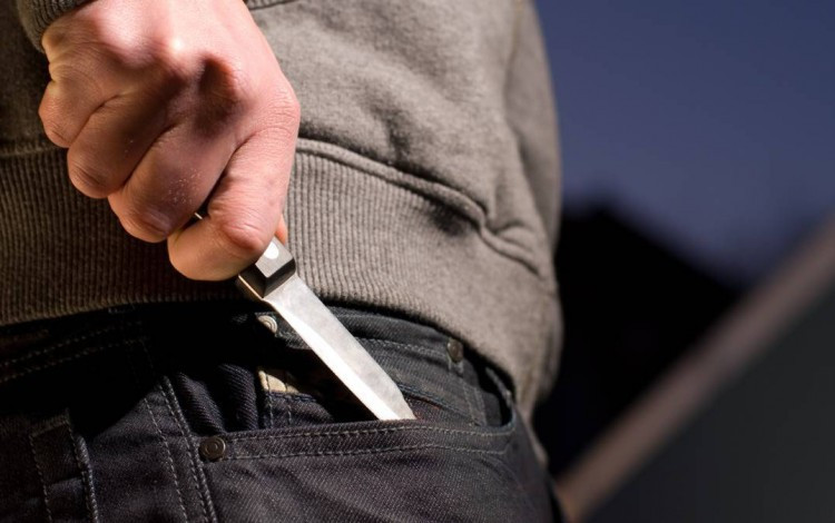 Tên cướp xin phép lịch sự trước khi hành động. Ảnh minh họa: Kiama Independent