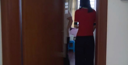 Cô Hiệp cho cảnh sát biết chỉ cô và bạn trai biết mật khẩu két. Ảnh: Sina.