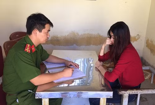 Lê Thị Hà Phương tại cơ quan điều tra - Ảnh: Công an Hà Tĩnh
