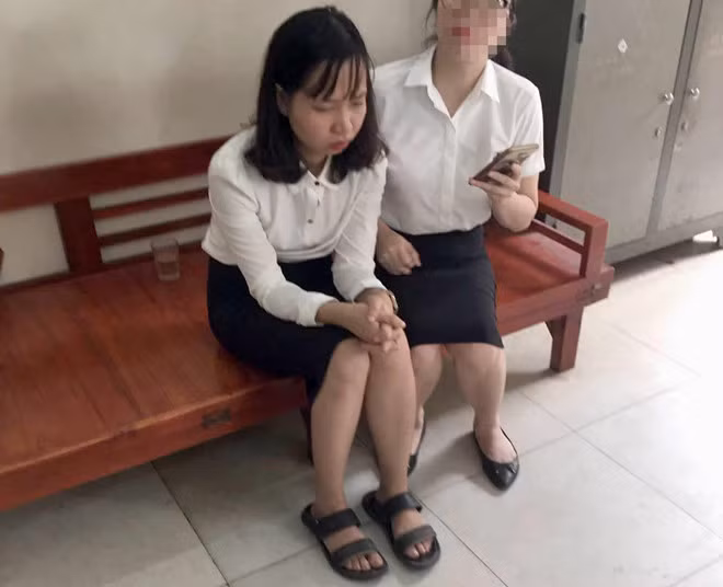 Nu tai xe Mercedes GLA khai dap nham chan ga hinh anh 1 