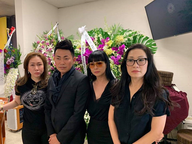 Những hình ảnh nhìn rơi nước mắt tại đám tang nghệ sĩ Anh Vũ ở Mỹ - ảnh 3