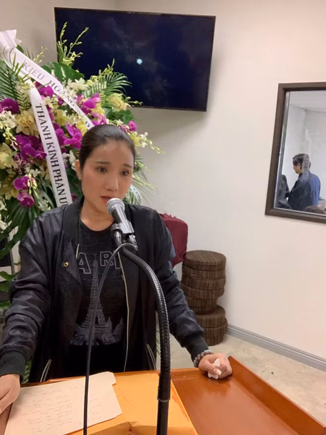 Những hình ảnh nhìn rơi nước mắt tại đám tang nghệ sĩ Anh Vũ ở Mỹ - ảnh 12