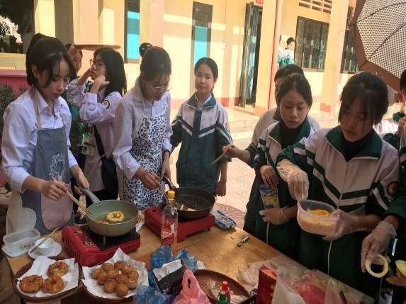 Học sinh trường THCS Bắc Cường tham gia Hội thi Nấu ăn. Học sinh trường THCS Bắc Cường tham gia Hội thi Nấu ăn.