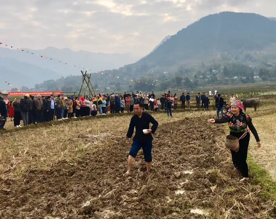 Những nghi thức trong Lễ hội Lùng Tùng cầu mong cho mùa màng bội thu.