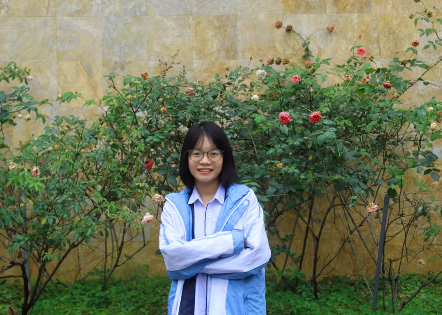 Lò Diệu Linh là học sinh người dân tộc thiểu số duy nhất của lớp 12A2, Trường THPT chuyên Lam Sơn đoạt giải quốc gia môn tiếng Anh Ảnh: Lường Toán.