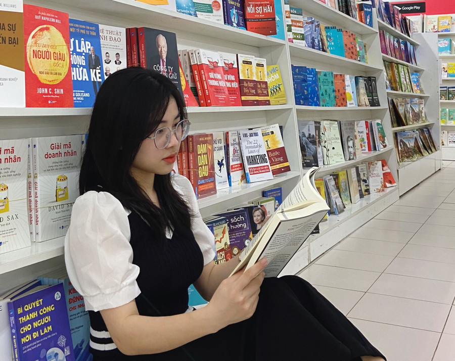 Việc chủ động tìm kiếm các nguồn tài liệu sẽ giúp thí sinh củng cố vốn kiến thức xã hội của mình.