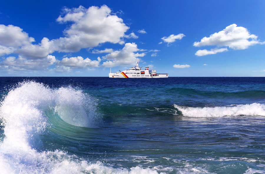 Một bức ảnh đẹp được ghi lại trong chuyến đi Trường Sa của tác giả Trần Thành Một bức ảnh đẹp được ghi lại trong chuyến đi Trường Sa của tác giả Trần Thành