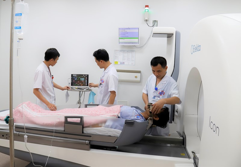 Bệnh nhân đang điều trị Gamma Knife. Bệnh nhân đang điều trị Gamma Knife.