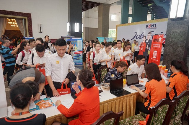 Job Fair 2019 đã mang đến nhiều cơ hội việc làm chất lượng, thu hút đông đảo sinh viên