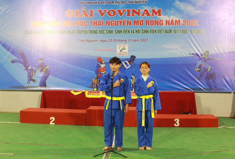 Vận động viên tuyên thệ.