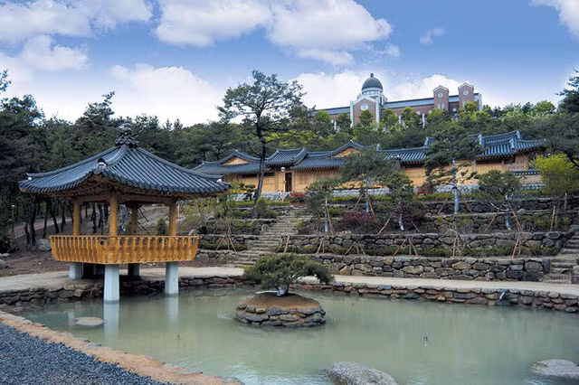 “Lạc bước” đến ngôi trường tuyệt đẹp xuất hiện trong hơn 100 bộ phim Hàn nổi tiếng ảnh 15