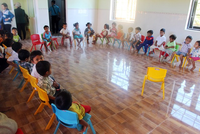 Các bé mầm non ở Khe Chữ được học trong cơ sở vật chất khang trang không kém gì vùng xuôi Các bé mầm non ở Khe Chữ được học trong cơ sở vật chất khang trang không kém gì vùng xuôi