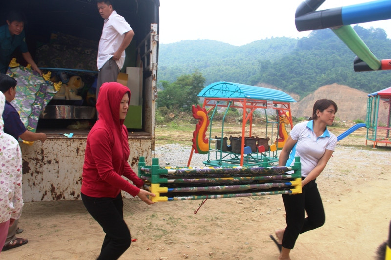 Hàng trăm chiếc giường ngủ cho học sinh mầm non bán trú.