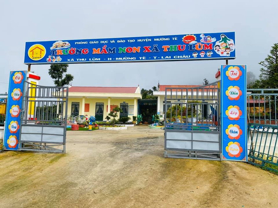 Cơ sở vật chất ở điểm trung tâm trường Mầm non xã Thu Lũm đã được xây dựng khang trang. Cơ sở vật chất ở điểm trung tâm trường Mầm non xã Thu Lũm đã được xây dựng khang trang.