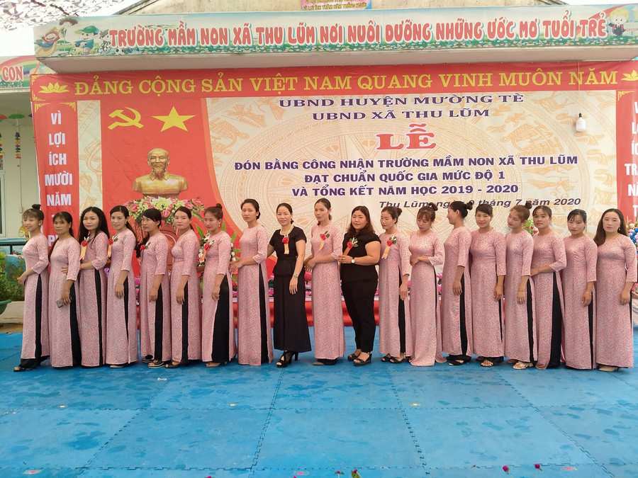 Trường Mầm non xã Thu Lũm có 12 giáo viên là người dân tộc thiểu số. Trường Mầm non xã Thu Lũm có 12 giáo viên là người dân tộc thiểu số.