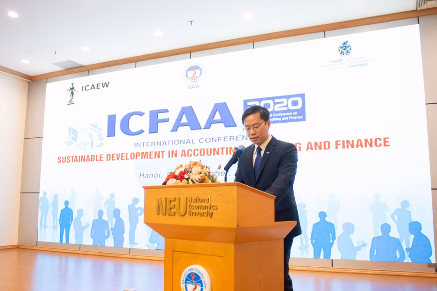 PGS.TS. Bùi Đức Thọ - Bí thư Đảng ủy, Phó Hiệu trưởng Trường Đại học Kinh tế Quốc dân khai mạc Hội thảo