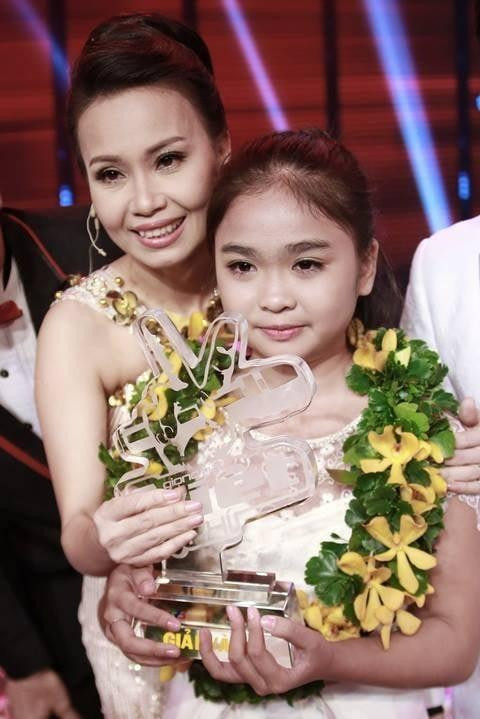Thiện Nhân khi đăng quang Quán quân Giọng hát Việt nhí năm 2014. Thiện Nhân khi đăng quang Quán quân Giọng hát Việt nhí năm 2014.