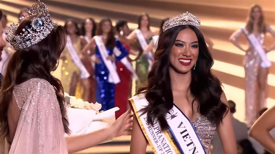 Kim Duyên đăng quang Á hậu 2 của cuộc thi nhan sắc khốc liệt này. Kim Duyên đăng quang Á hậu 2 của cuộc thi nhan sắc khốc liệt này.