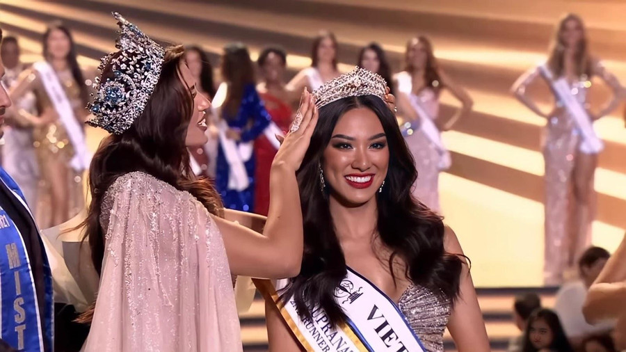 Khoảnh khắc Kim Duyên nhận danh hiệu Á hậu 2 Miss Supranational. Khoảnh khắc Kim Duyên nhận danh hiệu Á hậu 2 Miss Supranational.