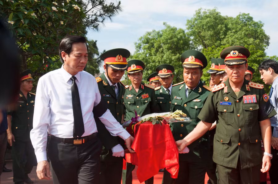 Nghệ An: Xúc động lễ an táng 107 hài cốt liệt sĩ hy sinh tại Lào
