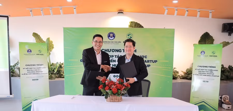 Đại diện hai bên ký kết hợp tác.