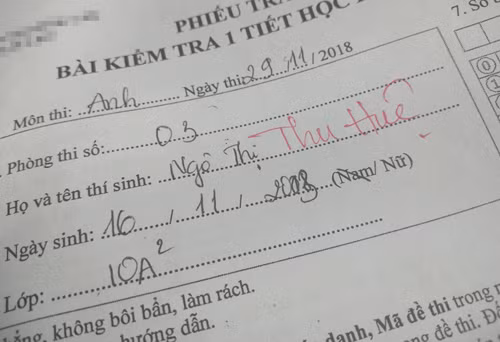 Quên mất cả tên mình.