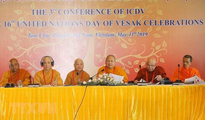 Ra mắt bộ tem, công bố mạng xã hội Phật giáo chào mừng Vesak