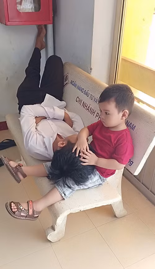 Cậu chỉ ngã lưng xíu thôi mà.