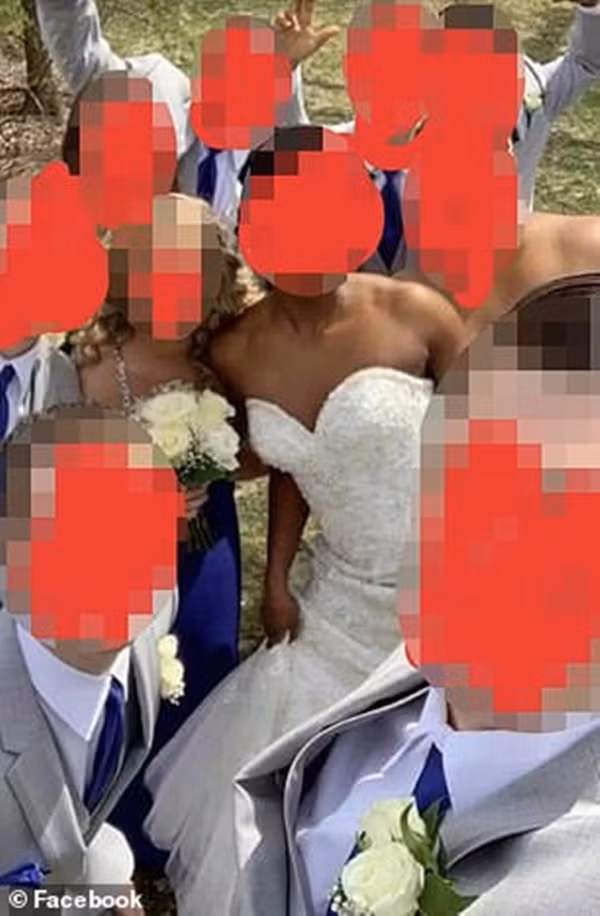 me chong mac vay trang lan at ca con dau trong ngay cuoi hinh anh 4