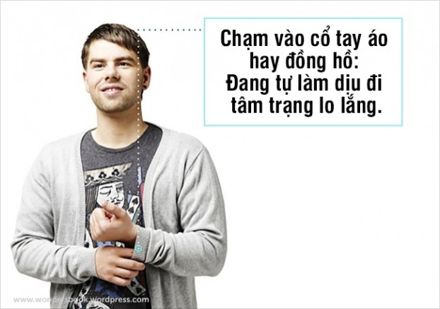  Nếu đối phương làm hành động này thì có thể người đó đang lo lắng, bồn chồn 