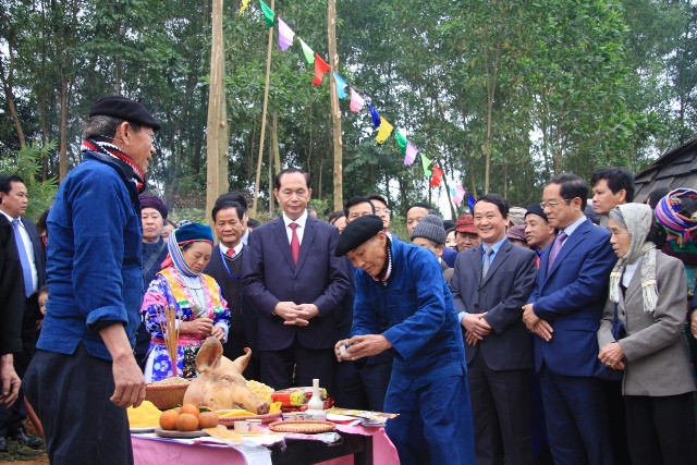Chủ tịch nước tham dự nghi lễ trong lễ Gầu Tào của dân tộc Mông (Hà Giang)