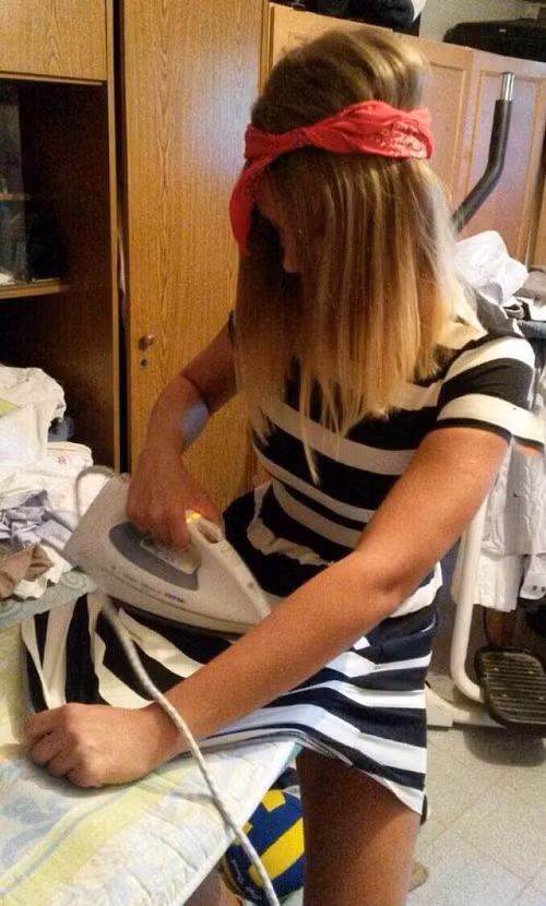 Ủi váy siêu tốc.