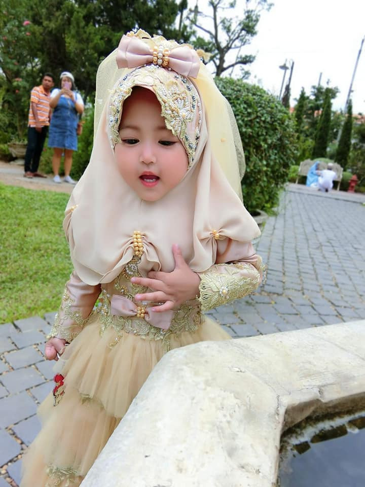 Con gái được khen xinh như búp bê, nhìn sang nhan sắc mẹ mới cực phẩm ảnh 3 con gai duoc khen xinh nhu bup be, nhin sang me moi thay "nga ngua" - 4