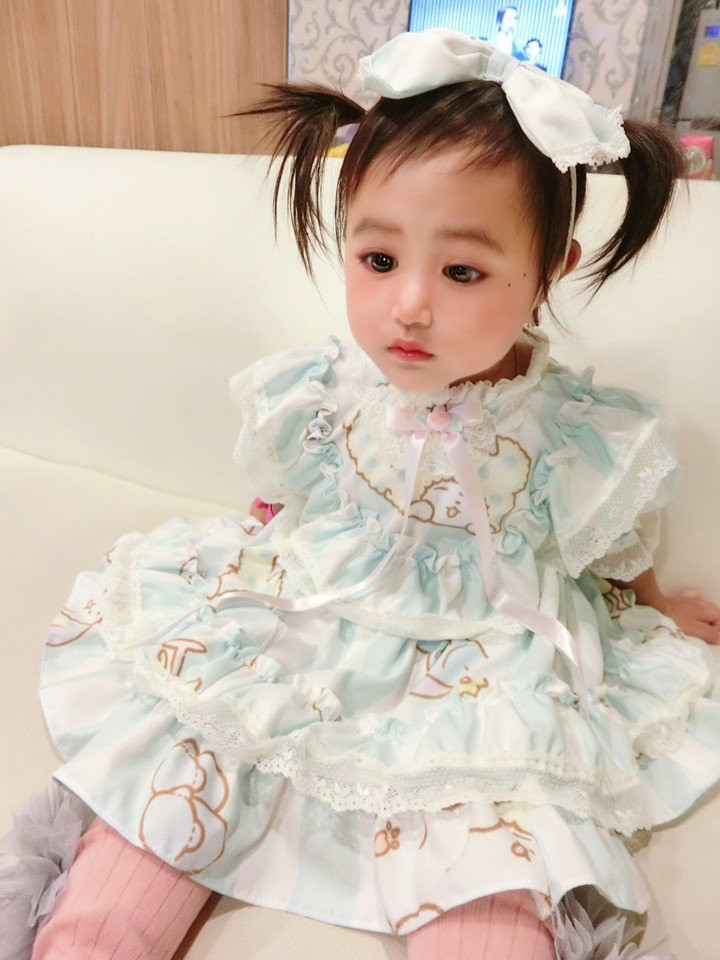 Con gái được khen xinh như búp bê, nhìn sang nhan sắc mẹ mới cực phẩm ảnh 19 con gai duoc khen xinh nhu bup be, nhin sang me moi thay "nga ngua" - 20