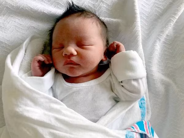 hao hung di sieu am, vua nhin man hinh me so hai: "day khong phai con toi" - 4