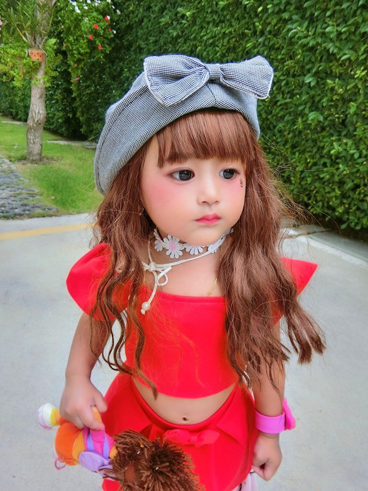 Con gái được khen xinh như búp bê, nhìn sang nhan sắc mẹ mới cực phẩm ảnh 12 con gai duoc khen xinh nhu bup be, nhin sang me moi thay "nga ngua" - 13