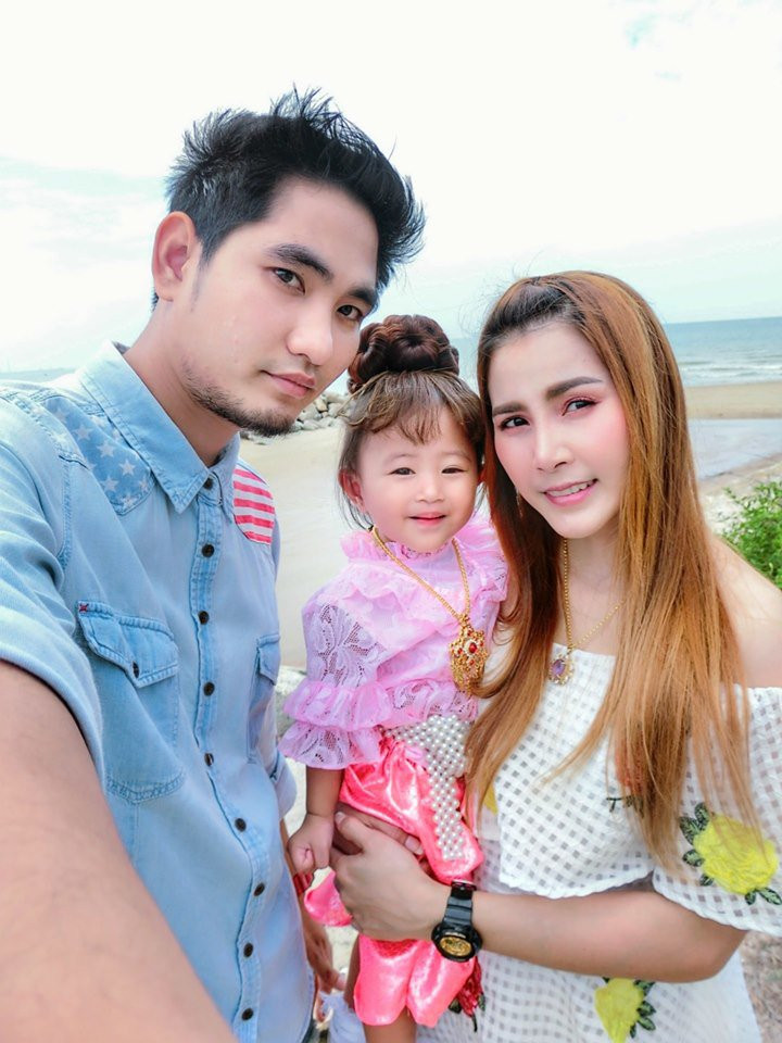 Con gái được khen xinh như búp bê, nhìn sang nhan sắc mẹ mới cực phẩm ảnh 11 con gai duoc khen xinh nhu bup be, nhin sang me moi thay "nga ngua" - 12