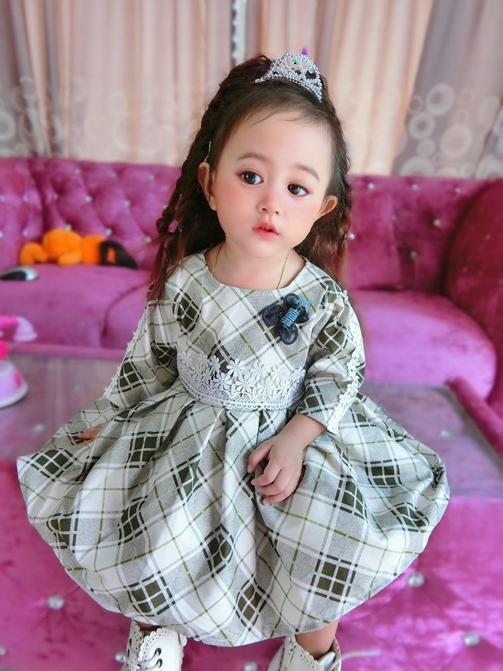 Con gái được khen xinh như búp bê, nhìn sang nhan sắc mẹ mới cực phẩm ảnh 5 con gai duoc khen xinh nhu bup be, nhin sang me moi thay "nga ngua" - 6