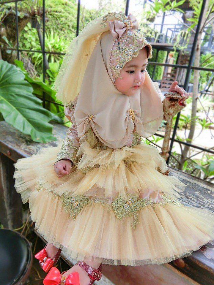 Con gái được khen xinh như búp bê, nhìn sang nhan sắc mẹ mới cực phẩm ảnh 4 con gai duoc khen xinh nhu bup be, nhin sang me moi thay "nga ngua" - 5