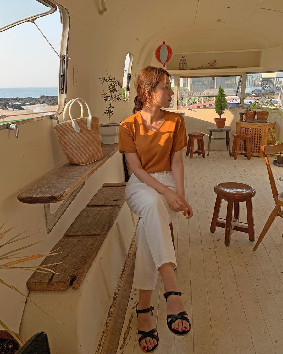 Vô vàn cách mix áo phông cực đẹp cho cô nàng công sở ảnh 2 Kết quả hình ảnh cho vacation