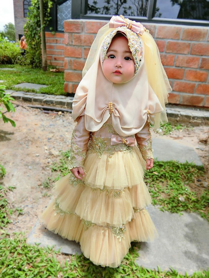 Con gái được khen xinh như búp bê, nhìn sang nhan sắc mẹ mới cực phẩm ảnh 1 con gai duoc khen xinh nhu bup be, nhin sang me moi thay "nga ngua" - 1