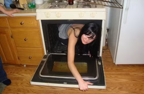 Những ảnh ngẫu hứng "khó đỡ" của chị em 