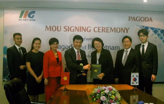 Bà Park Kyung Sil - Chủ tịch Tập đoàn GD Pagoda và ông Đoàn Hồng Nam - Chủ tịch IIG Việt Nam ký kết biên bản thỏa thuận