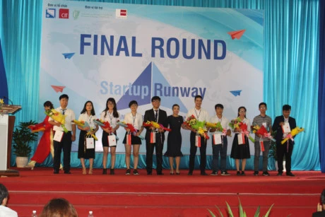 10 đội vào vòng chung kết cuộc thi Đà Nẵng Startup Runway 2017 do trường ĐH Kinh tế, ĐH Đà Nẵng phối hợp với Học viện Cork (Ai-len) tổ chức. 