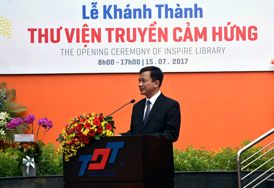 GS. Lê Vinh Danh phát biểu tại buổi lễ GS. Lê Vinh Danh phát biểu tại buổi lễ