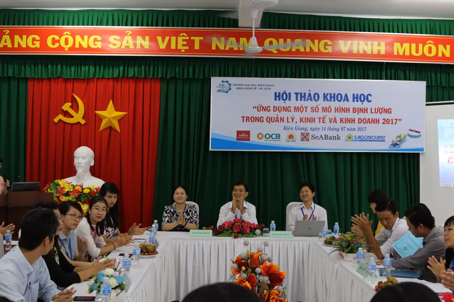 Ứng dụng một số mô hình định lượng trong quản lý kinh tế 